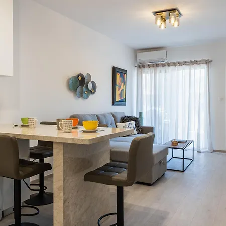 Modern One - Bedroom At Lighthouse - Paphos Apartment Aglantzia